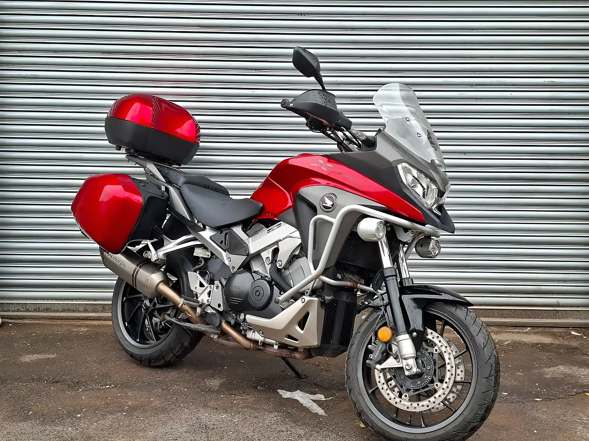 Used 2015 Honda Vfr Crossrunner Red - Interior and Exterior details 2