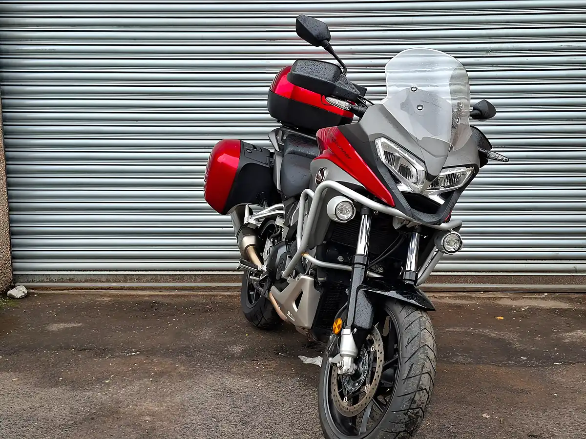 Used 2015 Honda Vfr Crossrunner Red - Interior and Exterior details 3