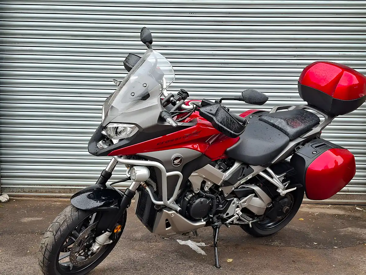 Used 2015 Honda Vfr Crossrunner Red - Interior and Exterior details 6