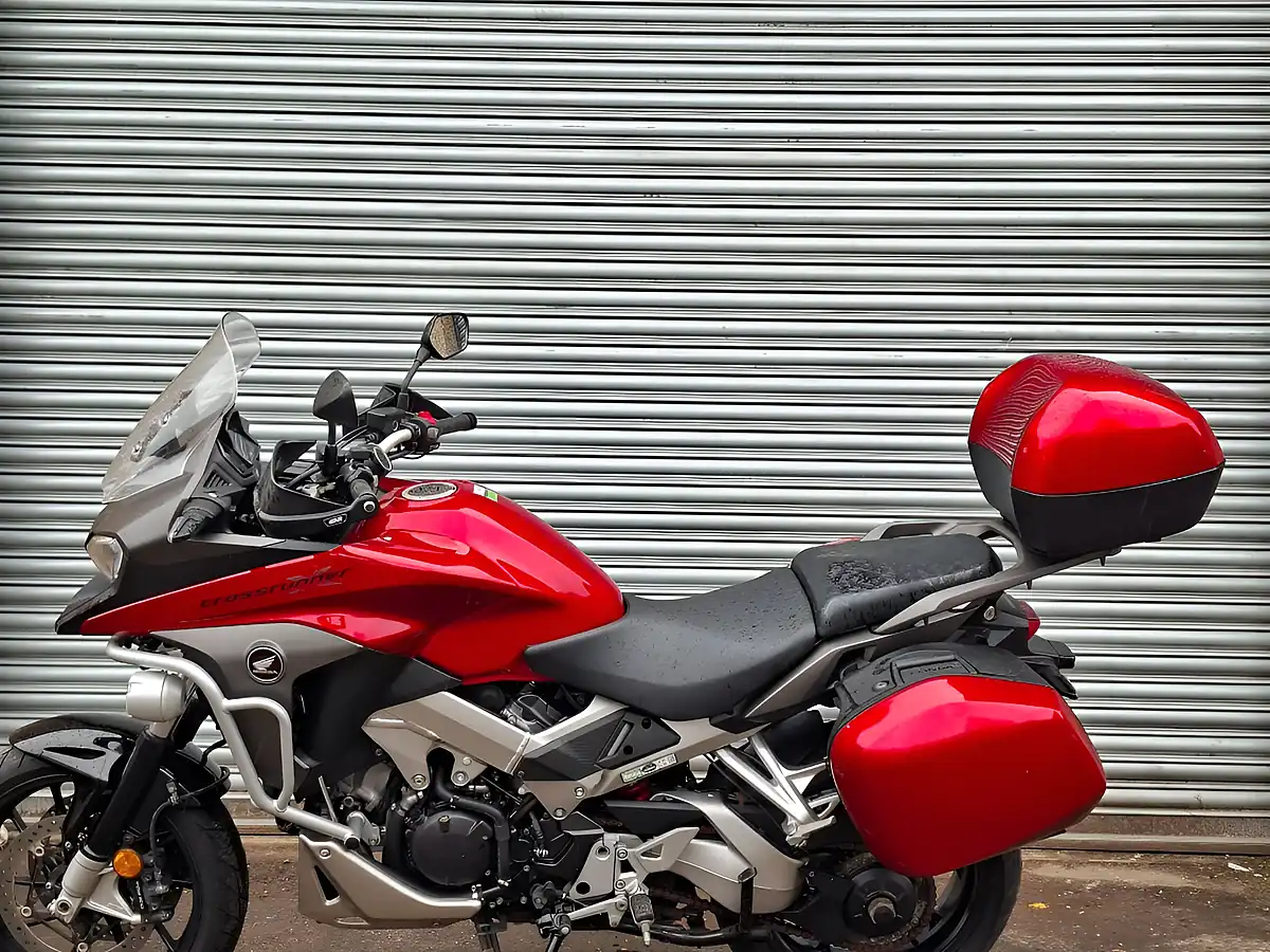 Used 2015 Honda Vfr Crossrunner Red - Interior and Exterior details 7
