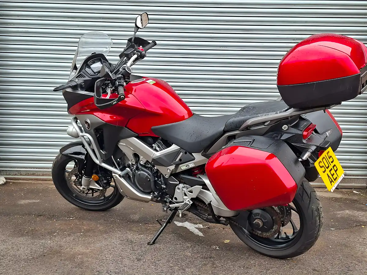 Used 2015 Honda Vfr Crossrunner Red - Interior and Exterior details 8