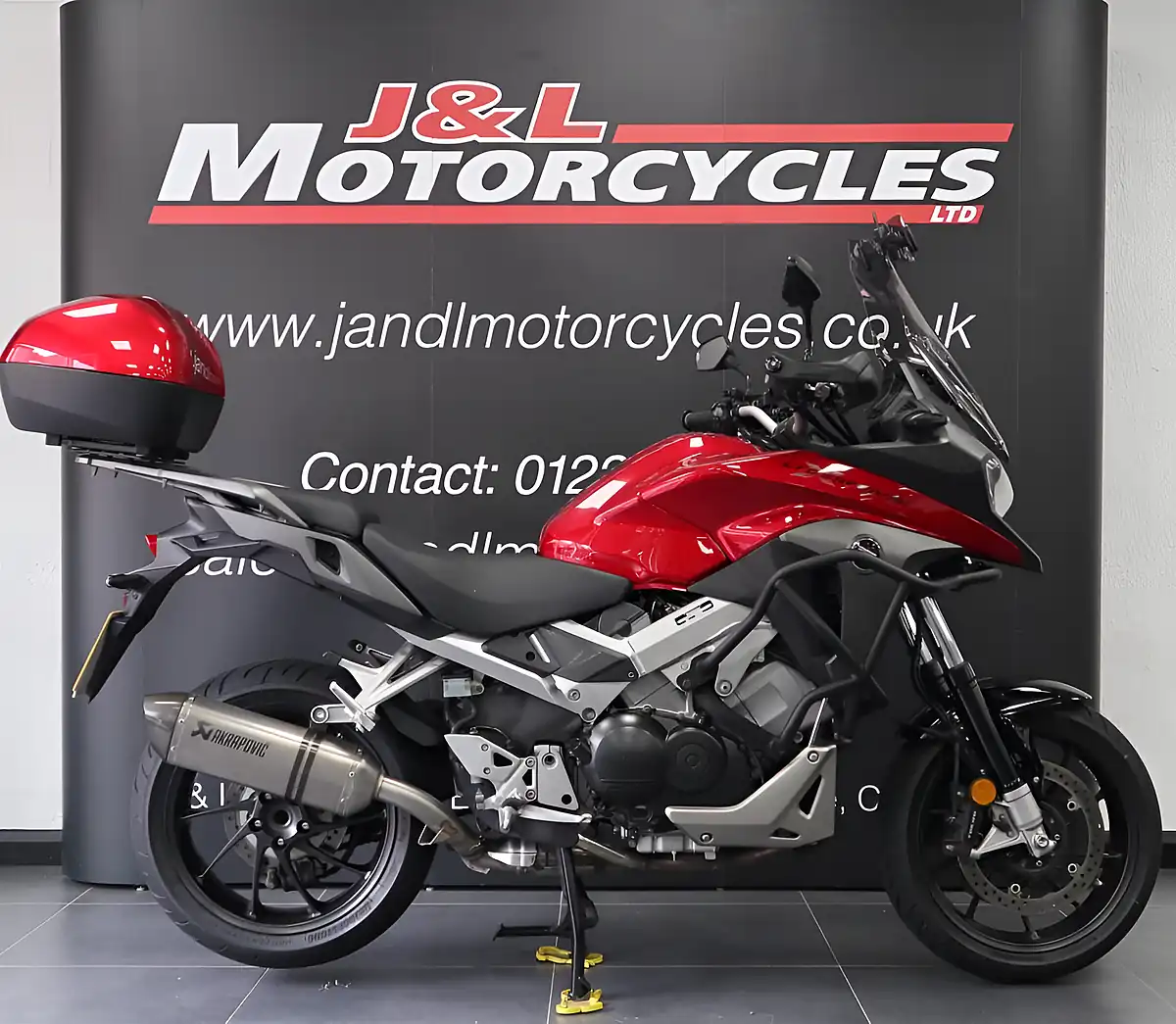 Used 2015 Honda VFR800X Crossrunner Red - Front View