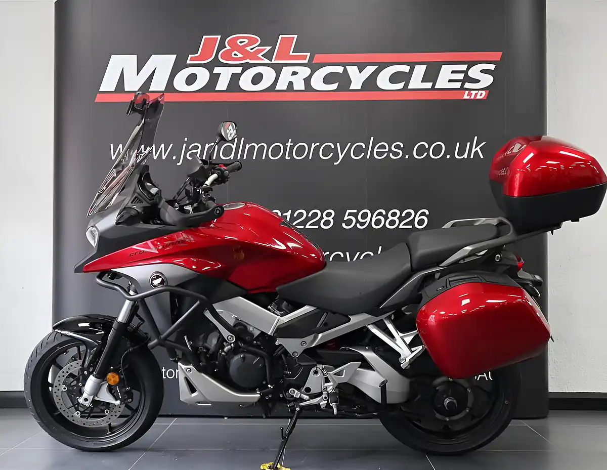 Used 2015 Honda VFR800X Crossrunner Red - Interior and Exterior details 5