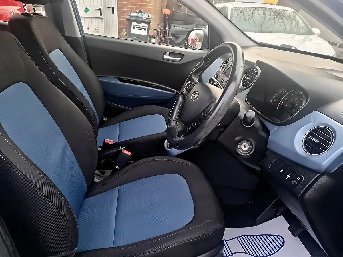 Used 2015 Hyundai i10 Premium Blue - Interior and Exterior details 10