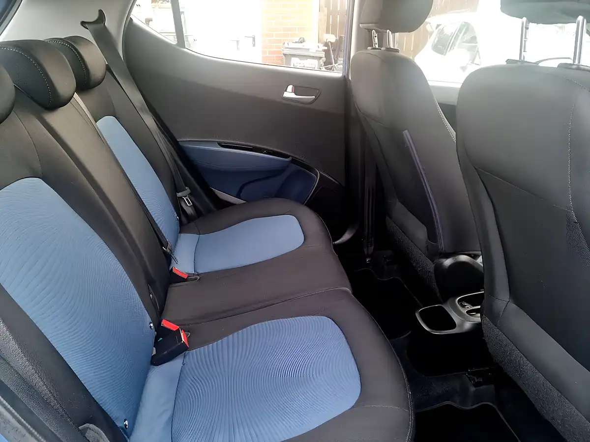 Used 2015 Hyundai i10 Premium Blue - Interior and Exterior details 11