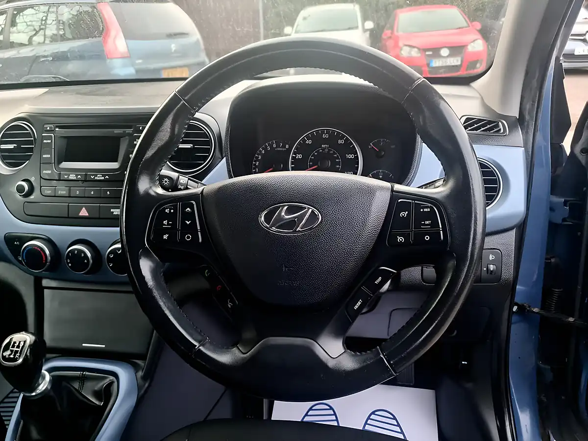 Used 2015 Hyundai i10 Premium Blue - Interior and Exterior details 16