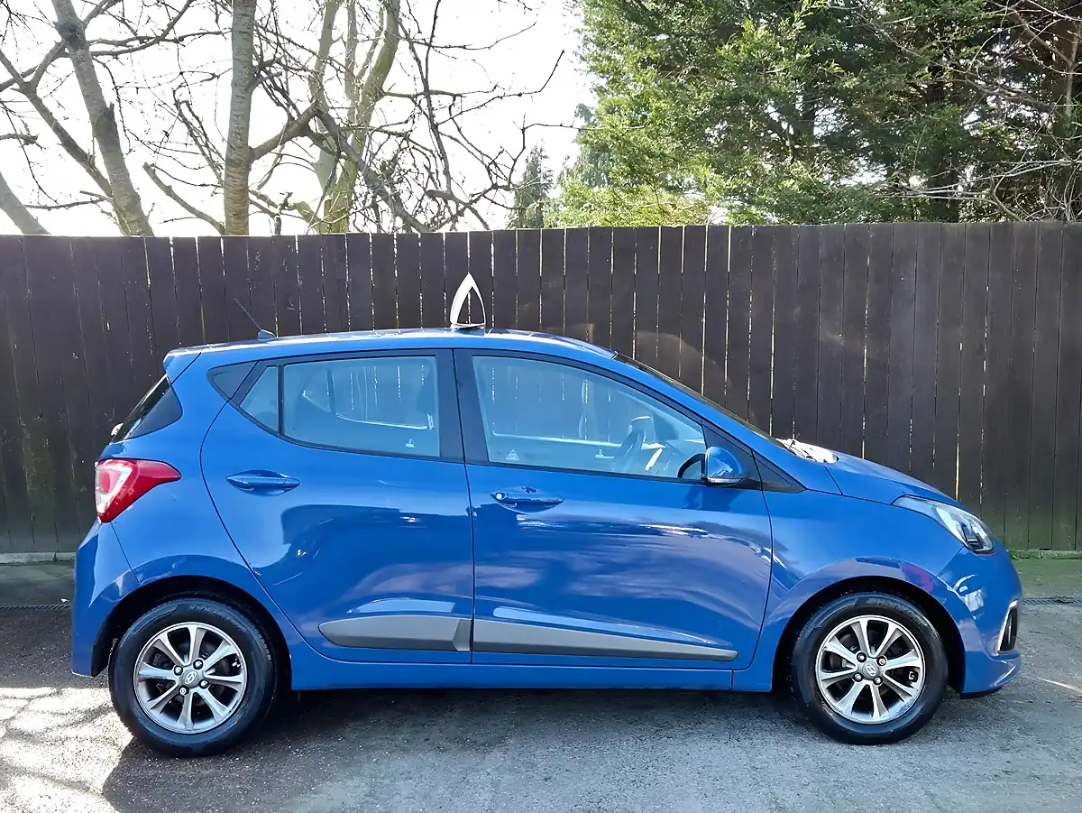 Used 2015 Hyundai i10 Premium Blue - Interior and Exterior details 7