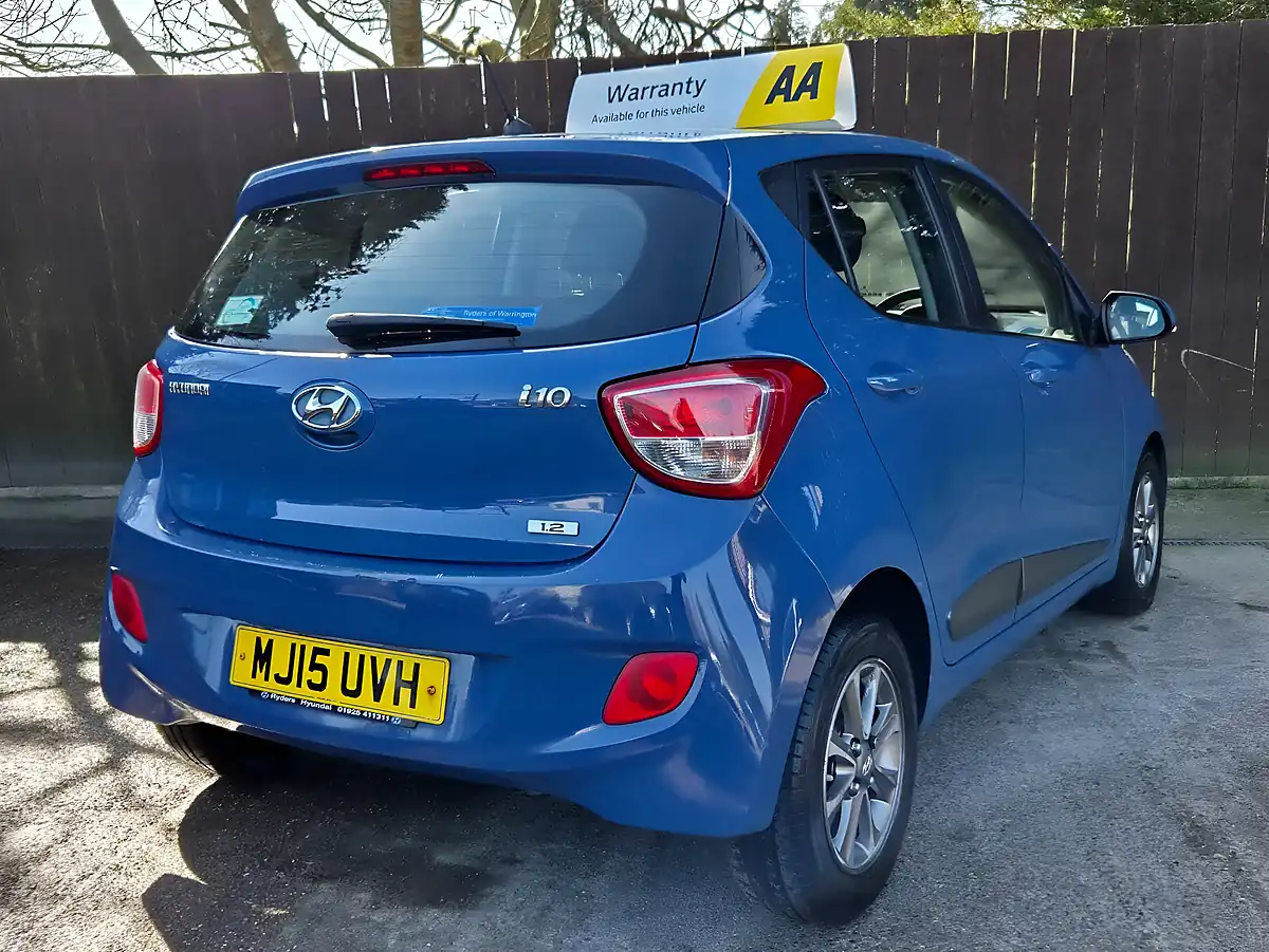 Used 2015 Hyundai i10 Premium Blue - Interior and Exterior details 8