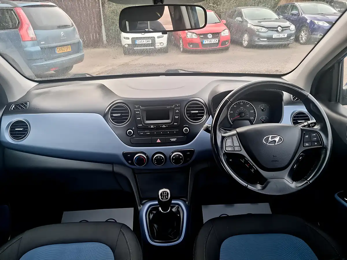 Used 2015 Hyundai i10 Premium Blue - Interior and Exterior details 9