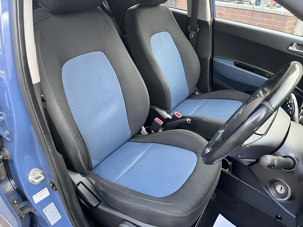Used 2015 Hyundai i10 Premium Blue - Interior and Exterior details 10