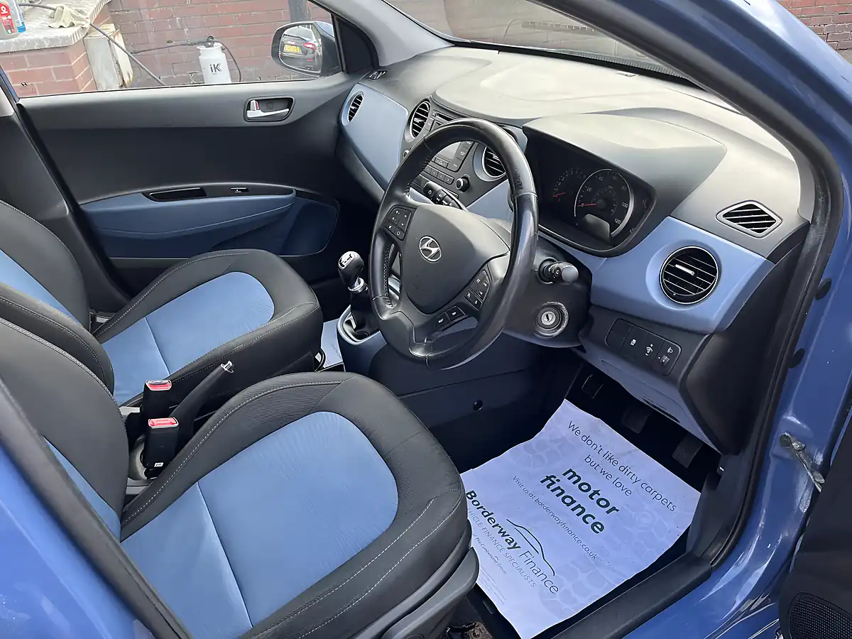 Used 2015 Hyundai i10 Premium Blue - Interior and Exterior details 11