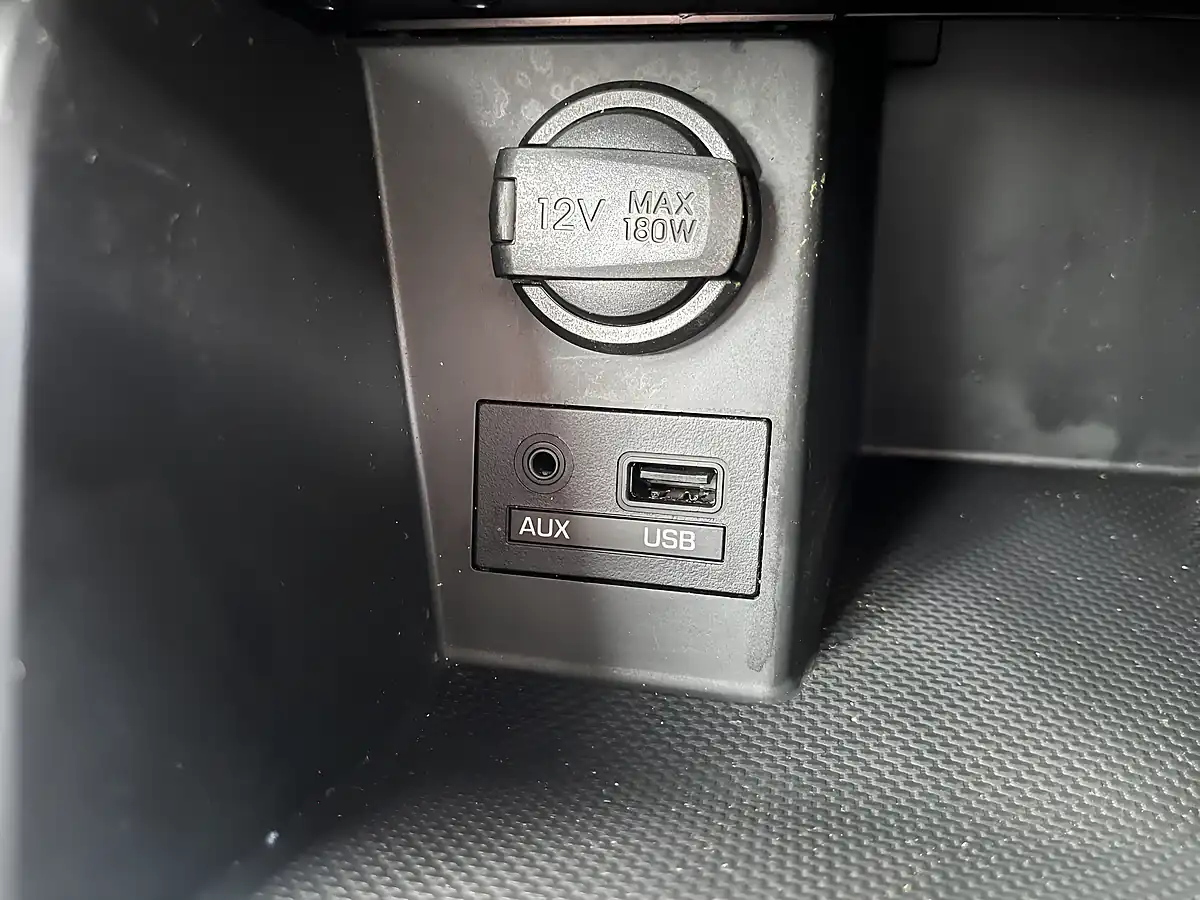 Used 2015 Hyundai i10 Premium Blue - Interior and Exterior details 13
