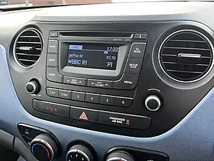 Used 2015 Hyundai i10 Premium Blue - Interior and Exterior details 16