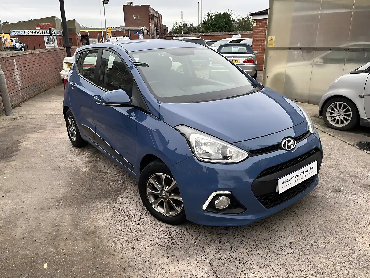 Used 2015 Hyundai i10 Premium Blue - Interior and Exterior details 2