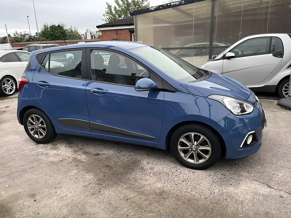 Used 2015 Hyundai i10 Premium Blue - Interior and Exterior details 3