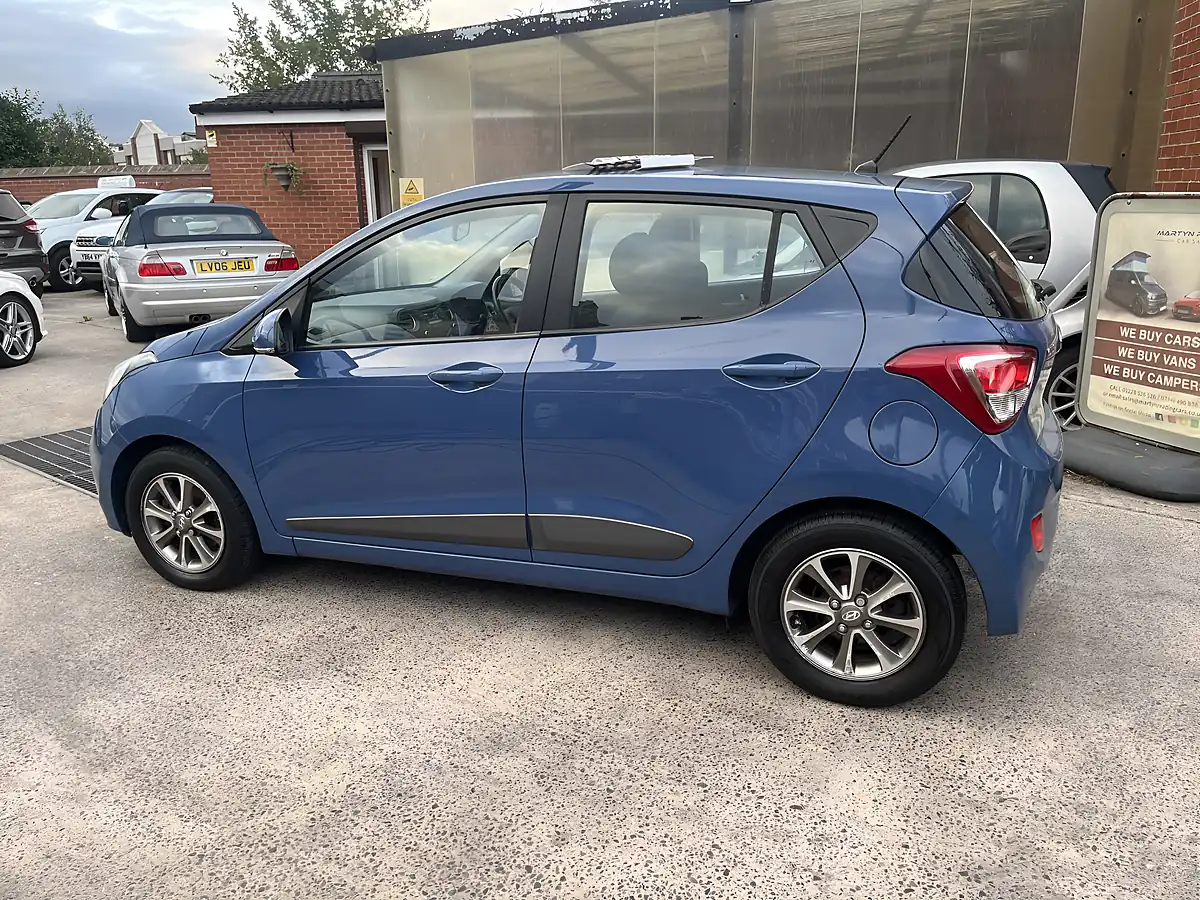 Used 2015 Hyundai i10 Premium Blue - Interior and Exterior details 6