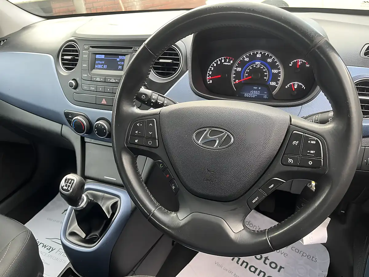 Used 2015 Hyundai i10 Premium Blue - Interior and Exterior details 8