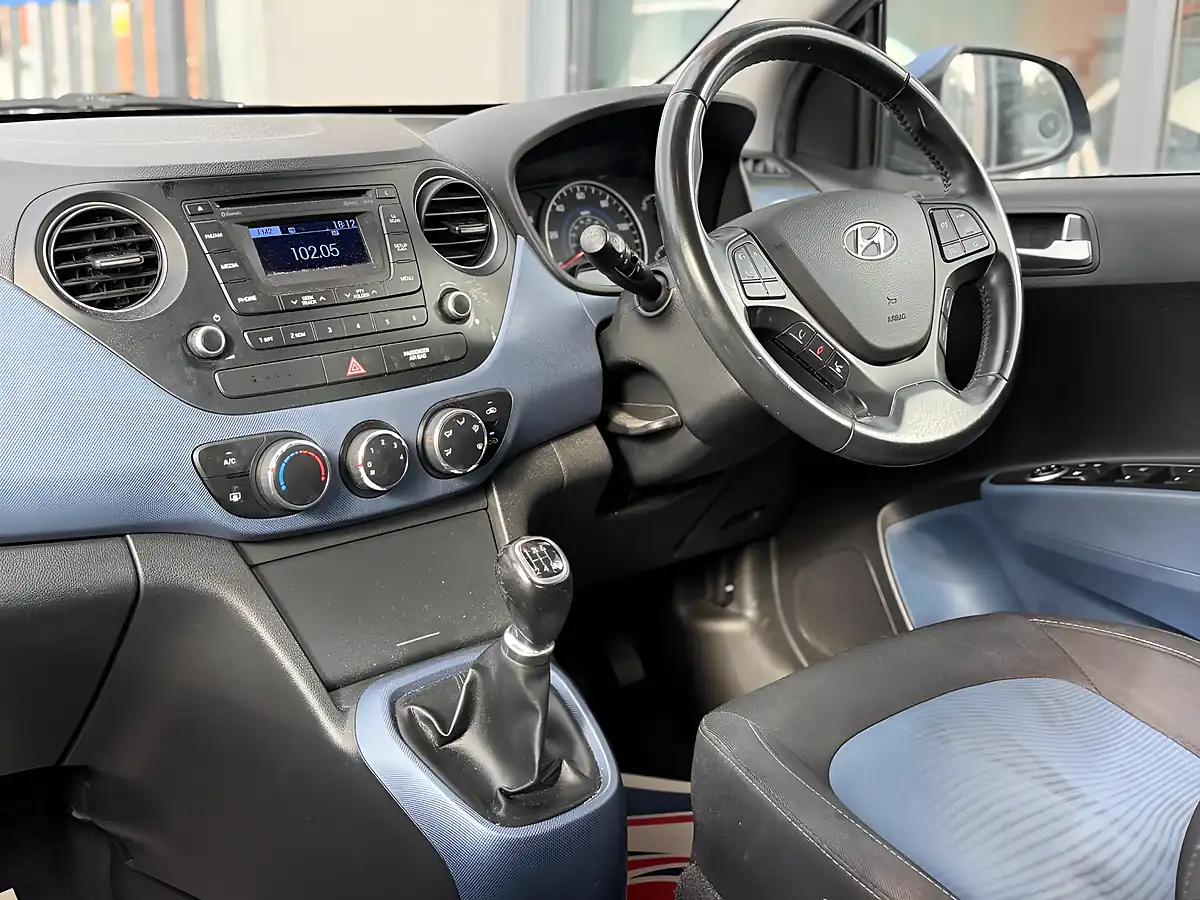 Used 2015 Hyundai I10 Premium Euro 5 5dr Blue - Interior and Exterior details 3