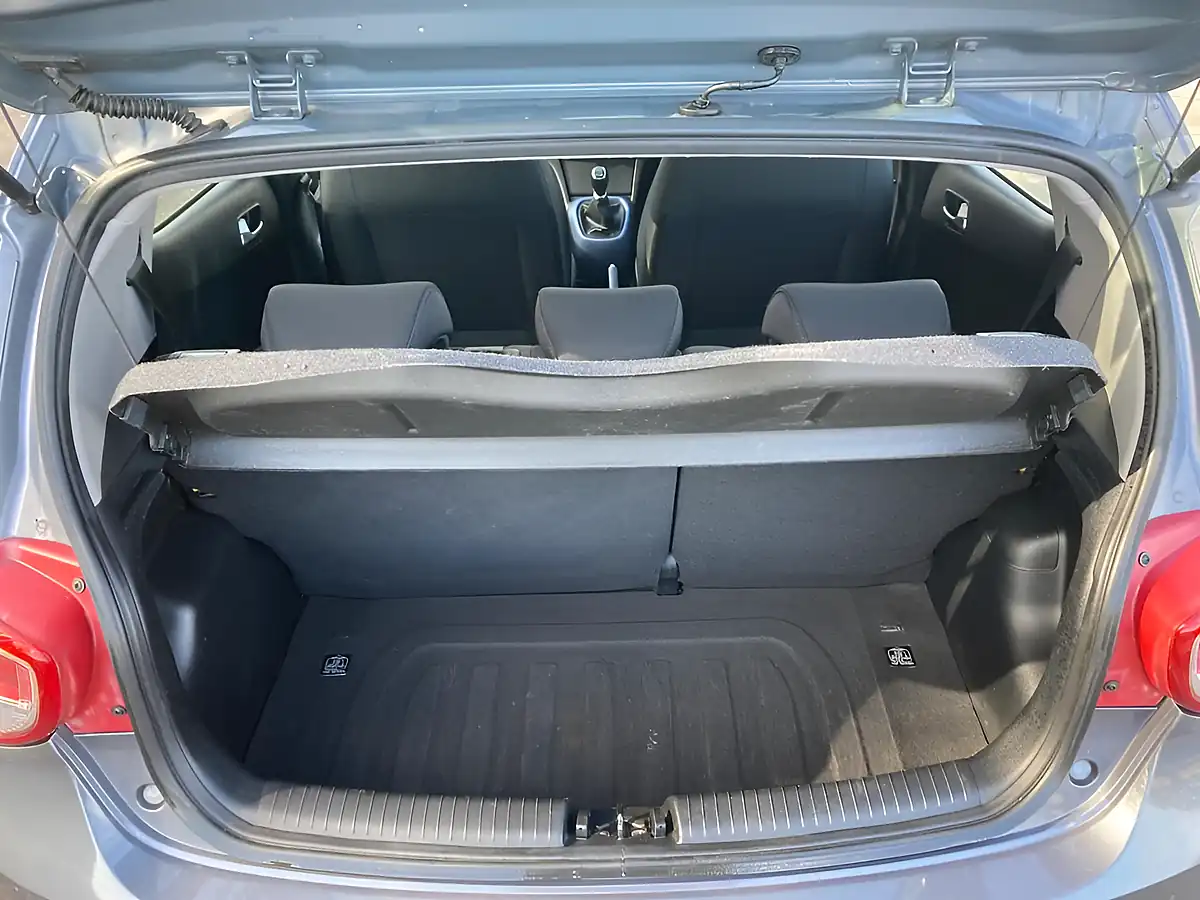 Used 2015 Hyundai i10 Premium Grey - Interior and Exterior details 11