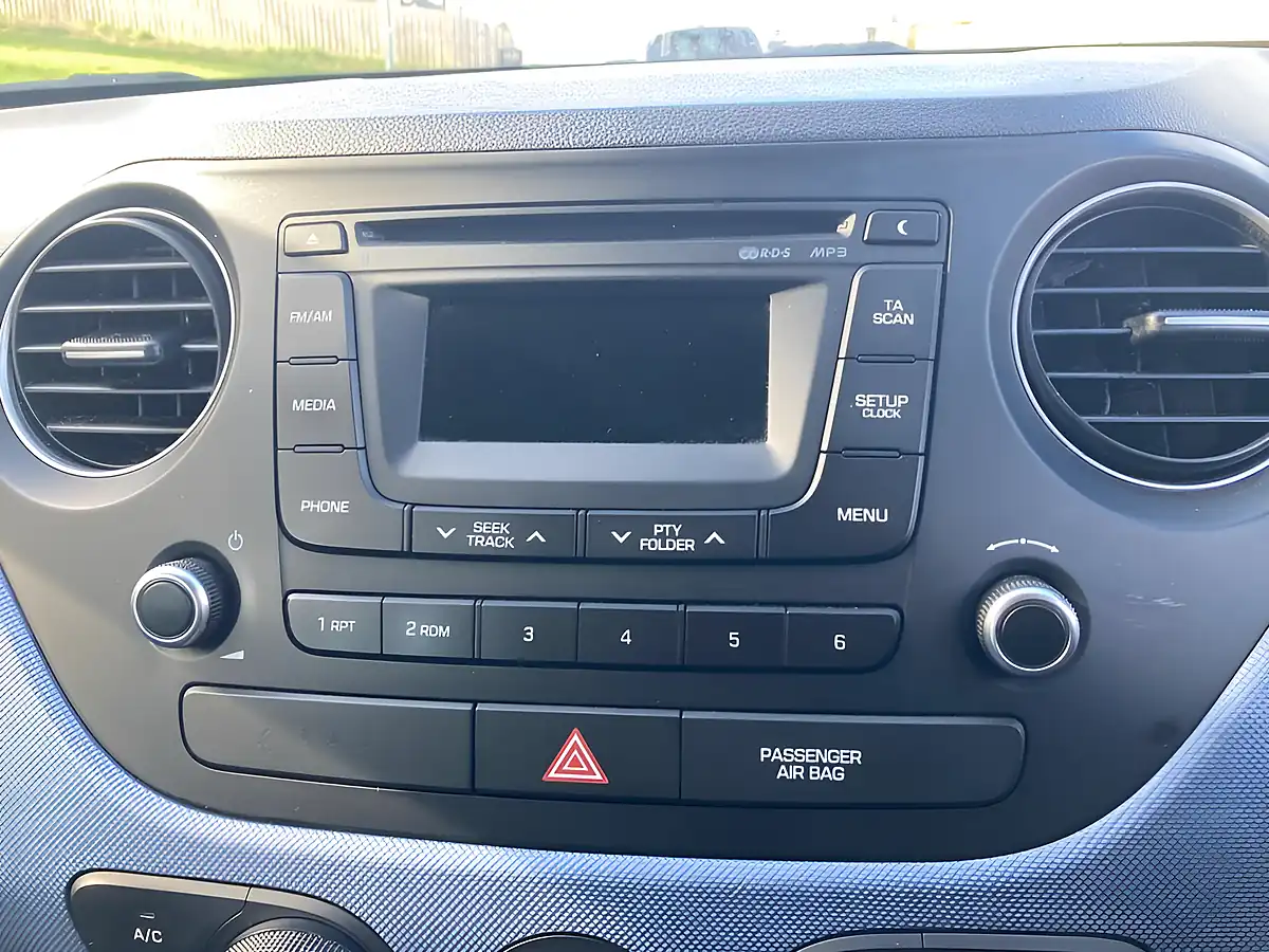 Used 2015 Hyundai i10 Premium Grey - Interior and Exterior details 19