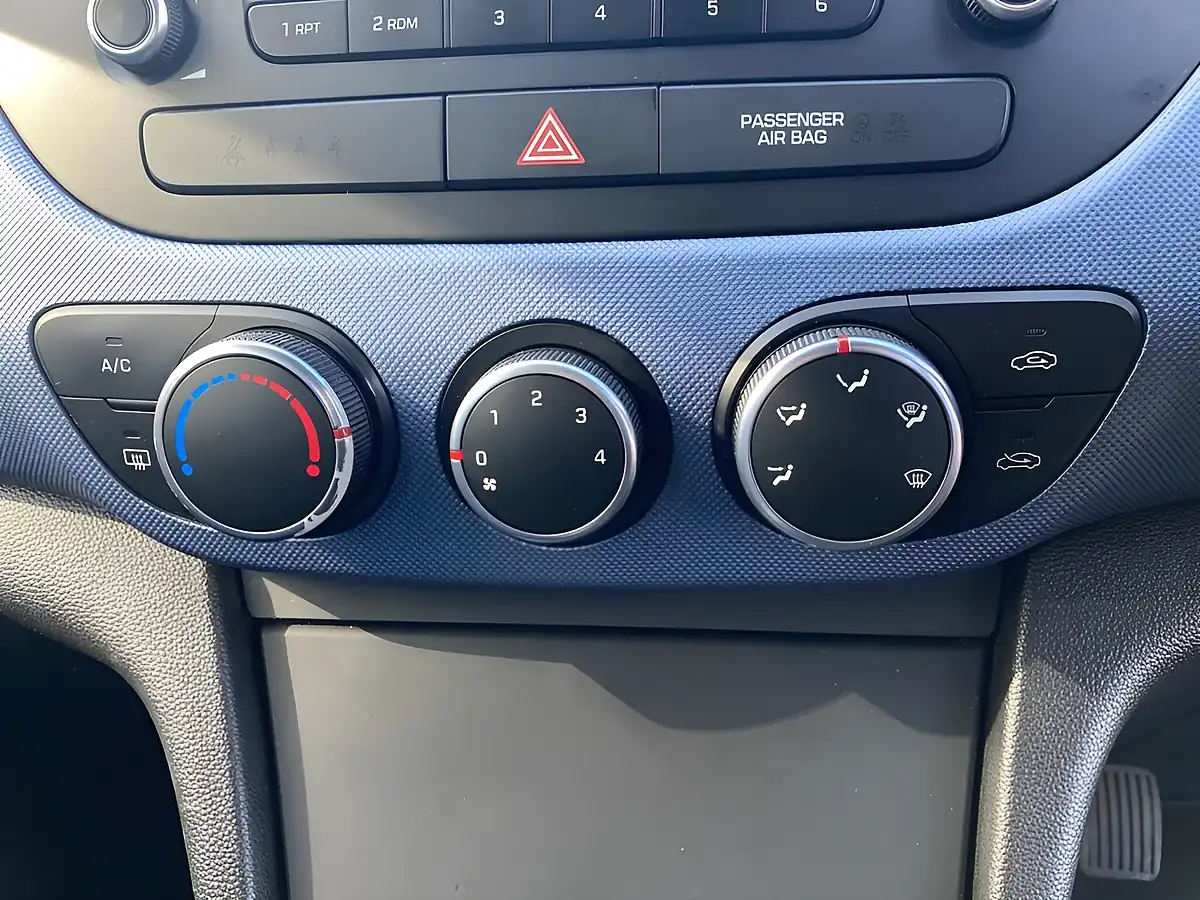 Used 2015 Hyundai i10 Premium Grey - Interior and Exterior details 20