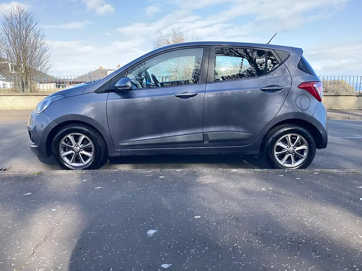 Used 2015 Hyundai i10 Premium Grey - Interior and Exterior details 6