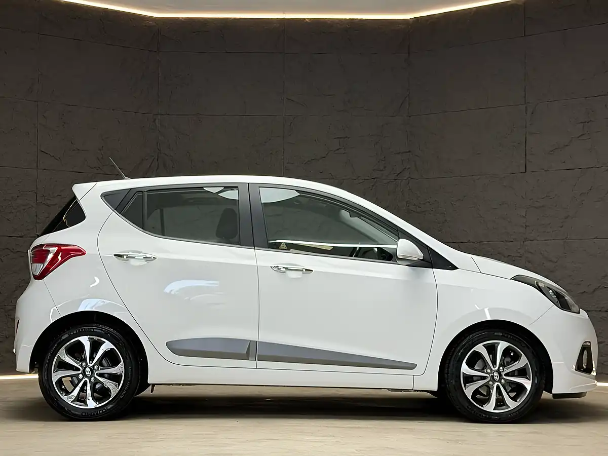 Used 2015 Hyundai I10 Premium Se White - Interior and Exterior details 10