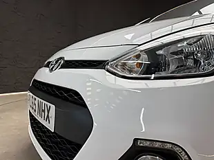 Used 2015 Hyundai I10 Premium Se White - Interior and Exterior details 16