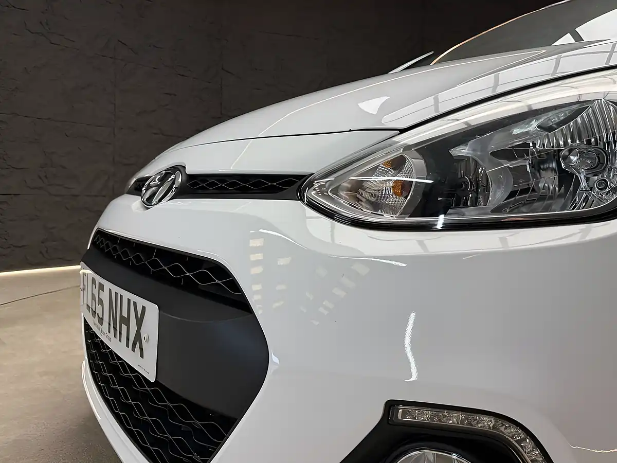 Used 2015 Hyundai I10 Premium Se White - Interior and Exterior details 16