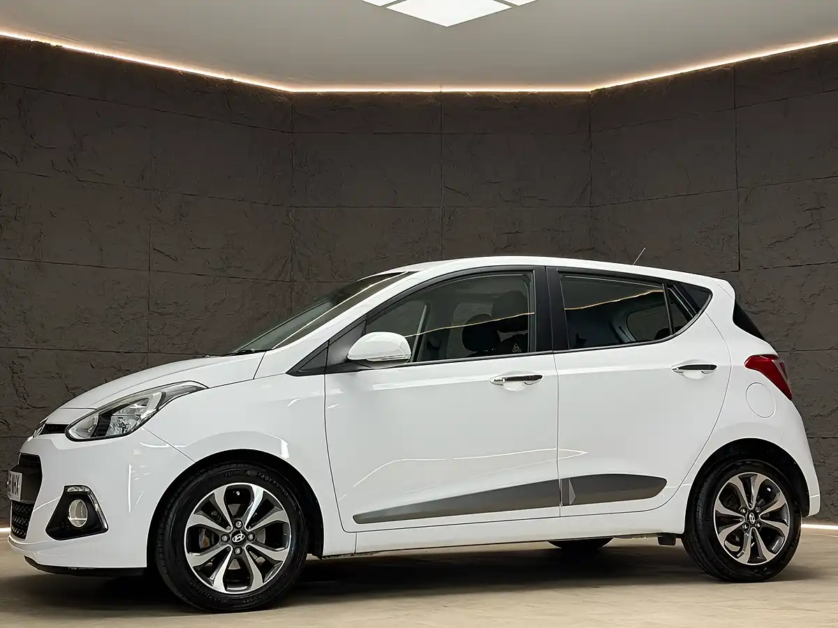 Used 2015 Hyundai I10 Premium Se White - Interior and Exterior details 4