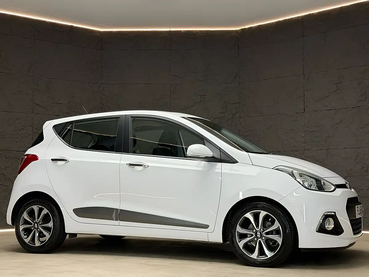 Used 2015 Hyundai I10 Premium Se White - Interior and Exterior details 9