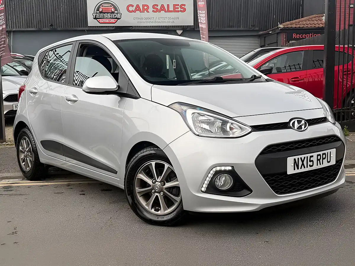 Used 2015 Hyundai i10 Premium Silver - Front View