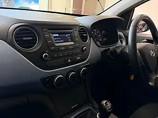 Used 2015 Hyundai i10 Premium Silver - Interior and Exterior details 12