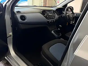Used 2015 Hyundai i10 Premium Silver - Interior and Exterior details 13