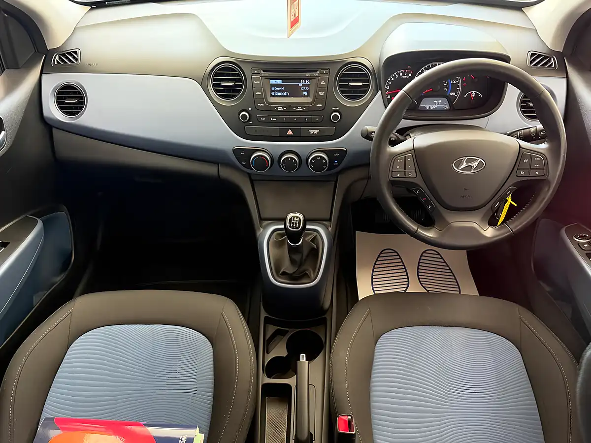 Used 2015 Hyundai i10 Premium Silver - Interior and Exterior details 16