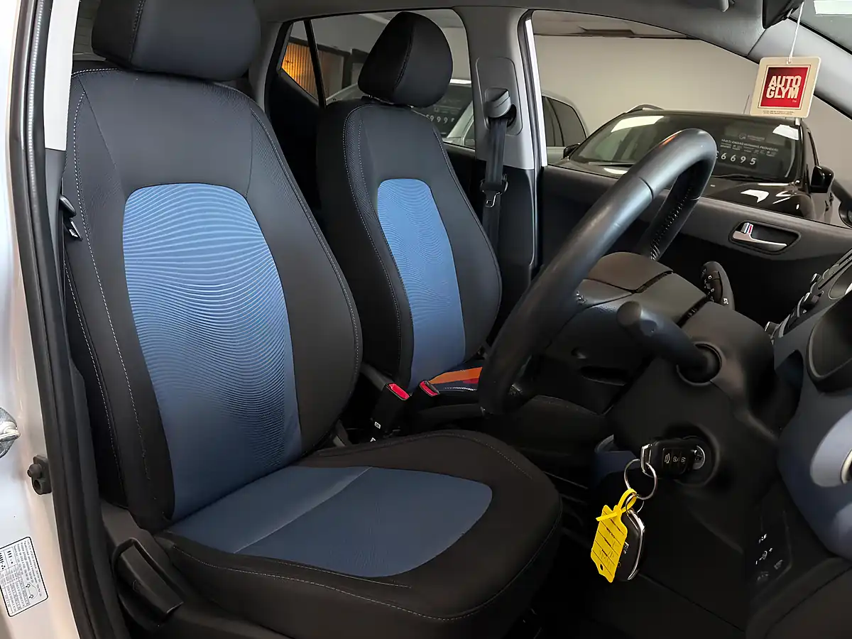 Used 2015 Hyundai i10 Premium Silver - Interior and Exterior details 17
