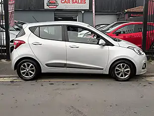 Used 2015 Hyundai i10 Premium Silver - Interior and Exterior details 3