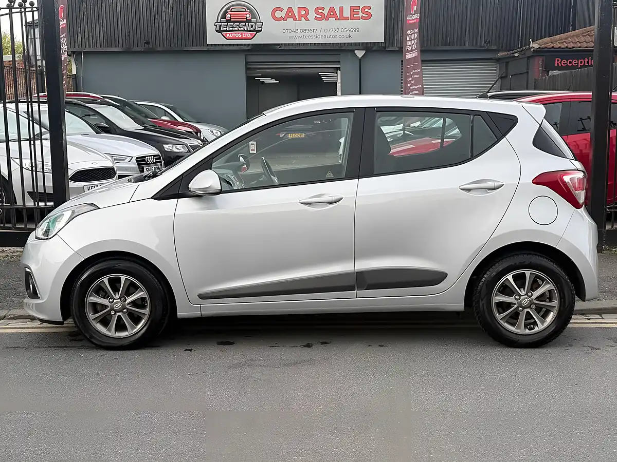 Used 2015 Hyundai i10 Premium Silver - Interior and Exterior details 4