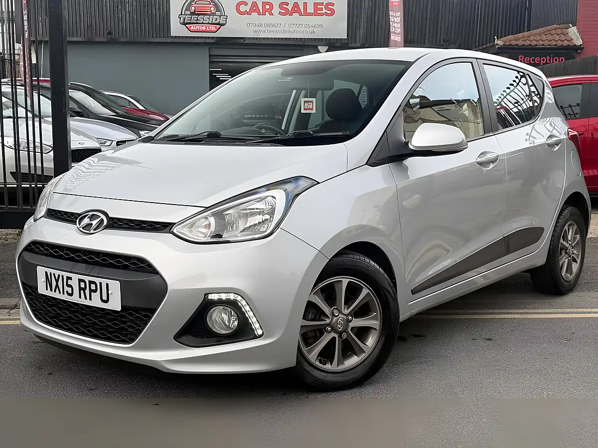 Used 2015 Hyundai i10 Premium Silver - Interior and Exterior details 5
