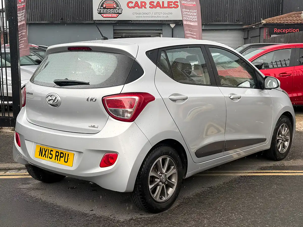 Used 2015 Hyundai i10 Premium Silver - Interior and Exterior details 6