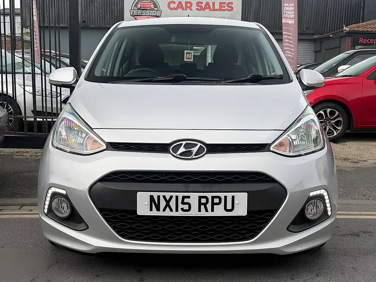 Used 2015 Hyundai i10 Premium Silver - Interior and Exterior details 7