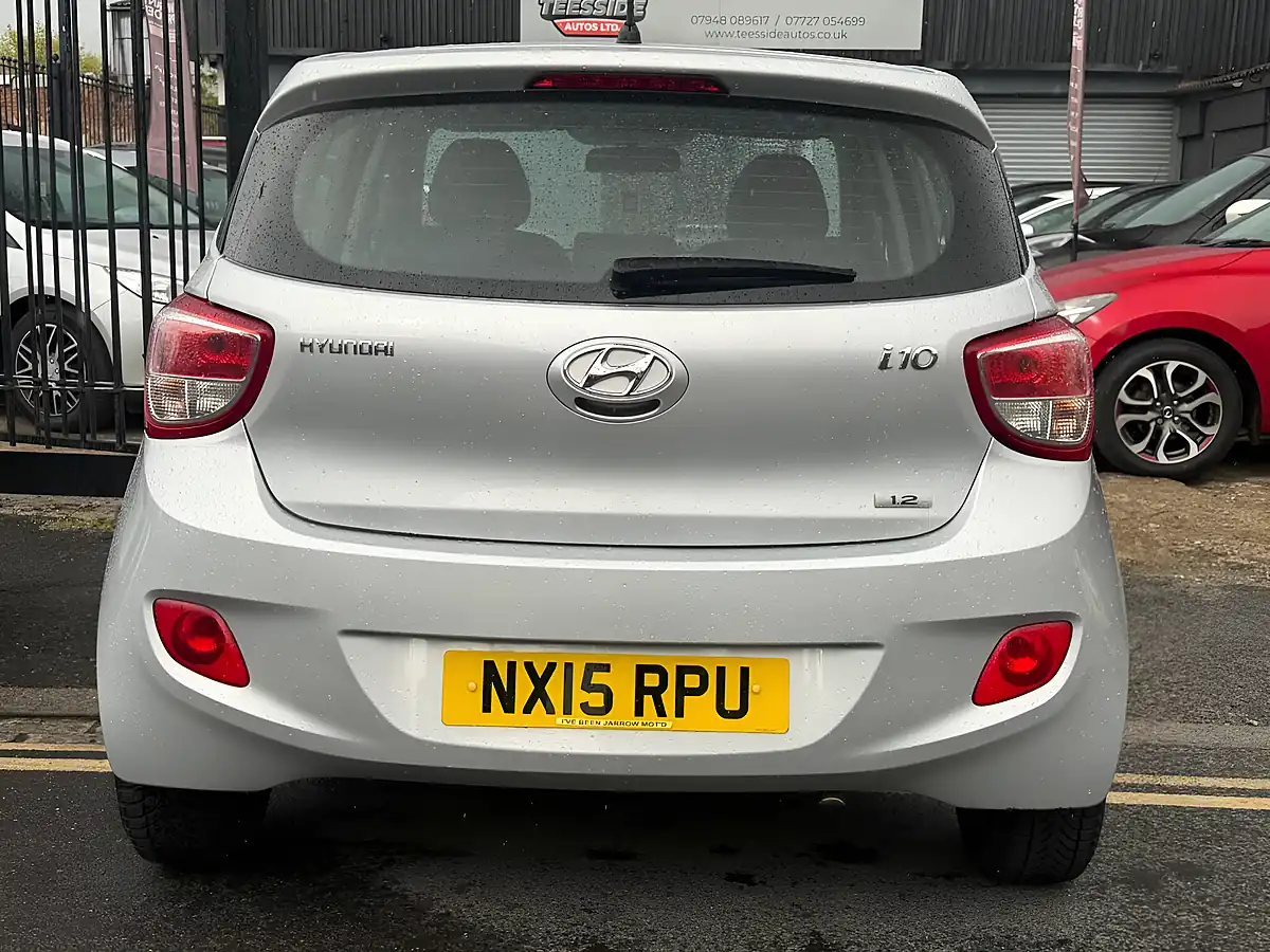Used 2015 Hyundai i10 Premium Silver - Interior and Exterior details 8