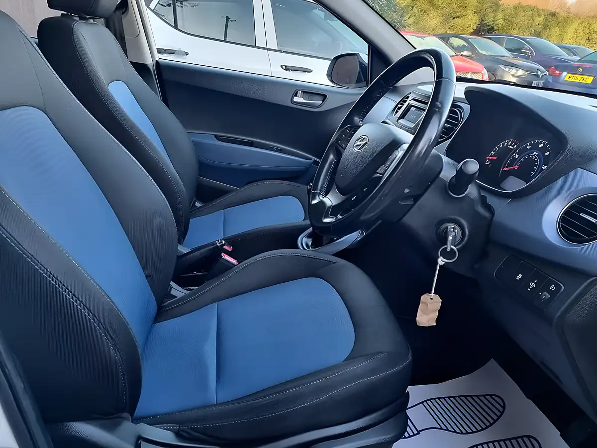 Used 2015 Hyundai i10 Premium White - Interior and Exterior details 10