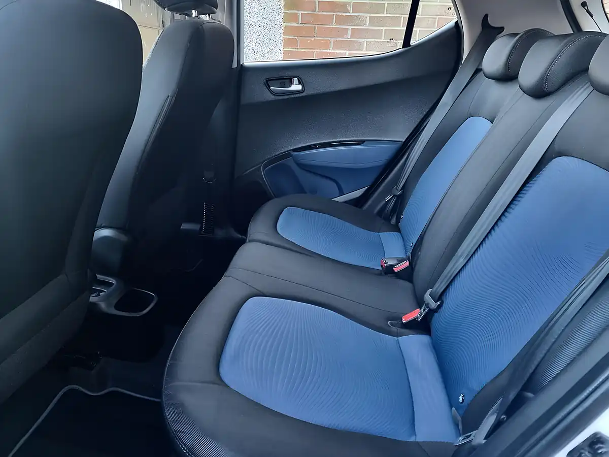 Used 2015 Hyundai i10 Premium White - Interior and Exterior details 11
