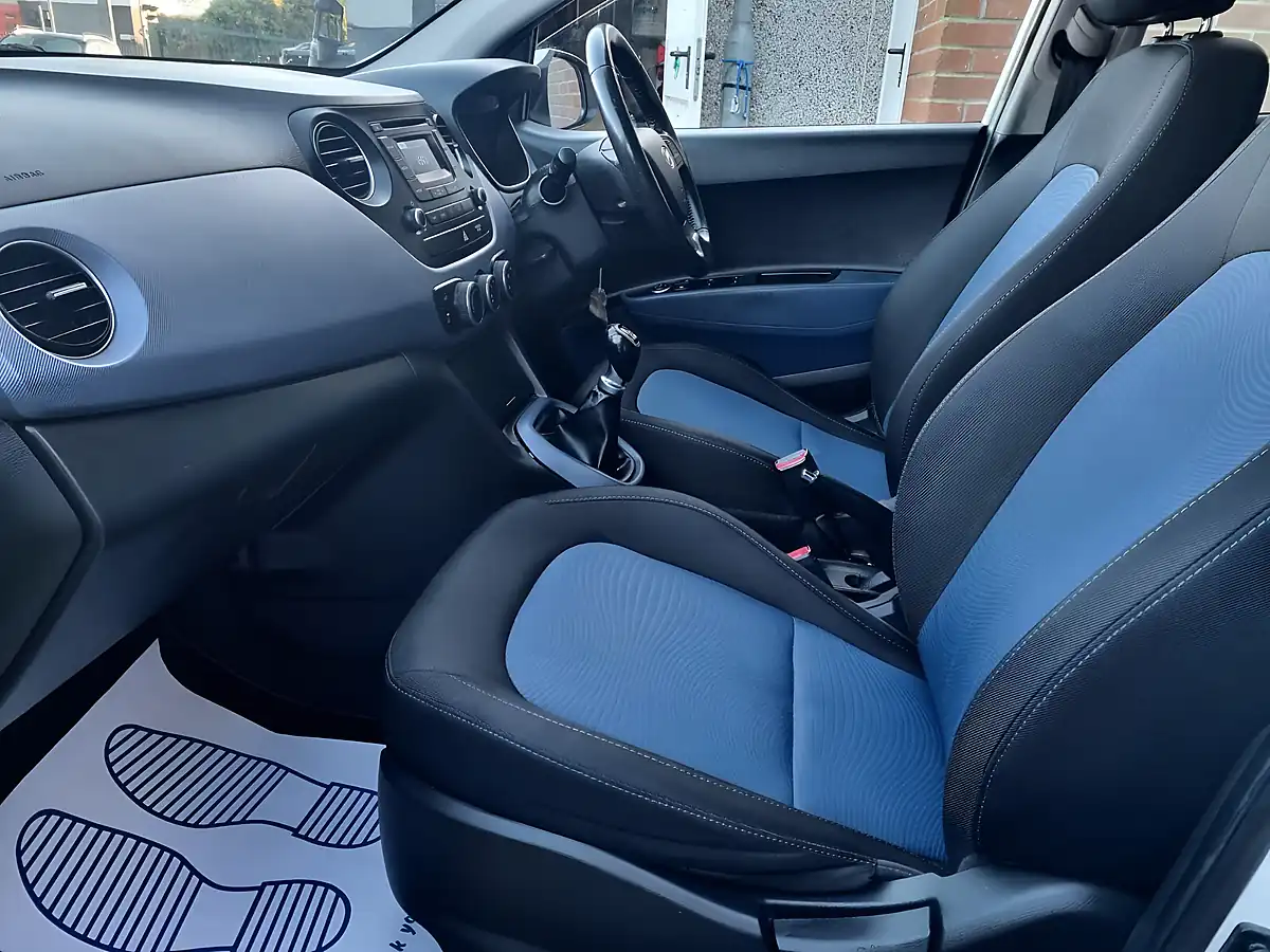 Used 2015 Hyundai i10 Premium White - Interior and Exterior details 16