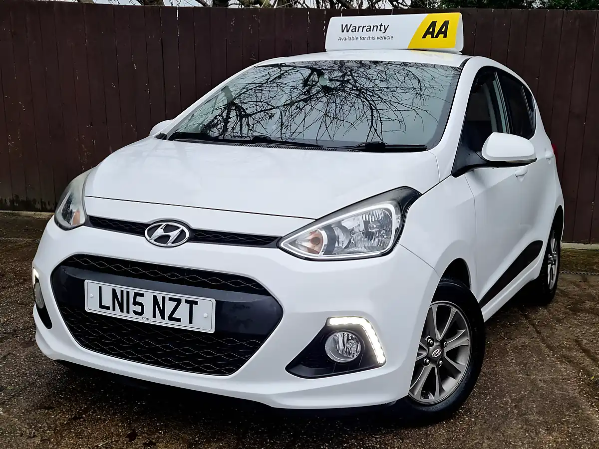 Used 2015 Hyundai i10 Premium White - Interior and Exterior details 3