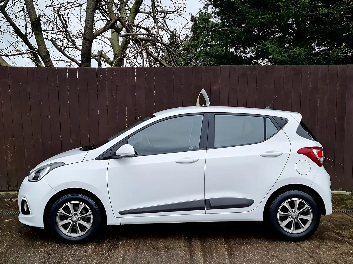 Used 2015 Hyundai i10 Premium White - Interior and Exterior details 5
