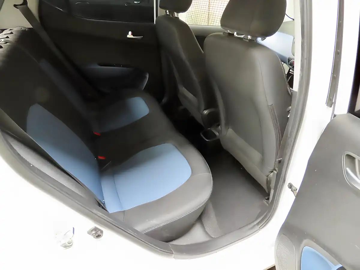 Used 2015 Hyundai i10 Premium White - Interior and Exterior details 10