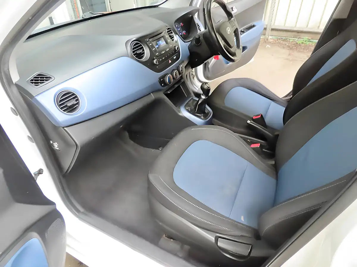 Used 2015 Hyundai i10 Premium White - Interior and Exterior details 11