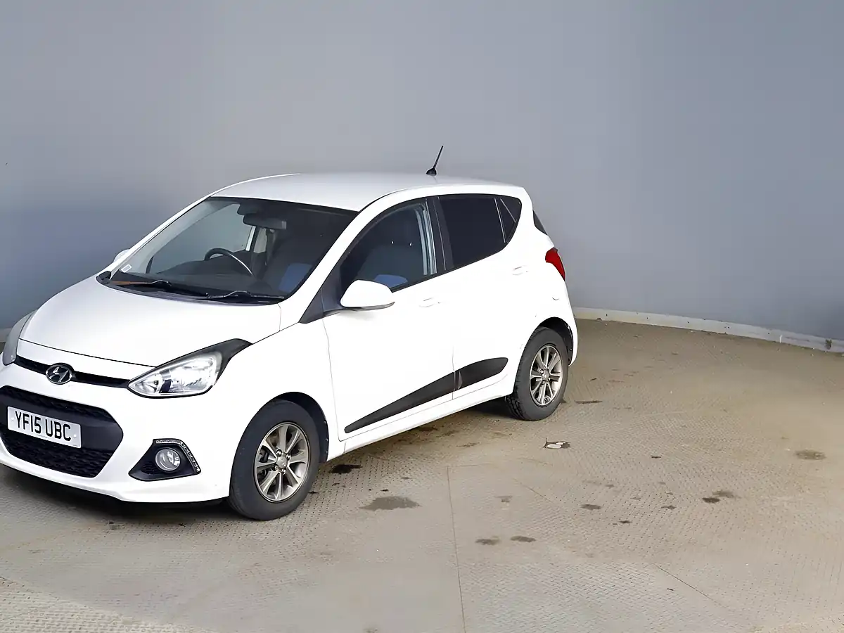 Used 2015 Hyundai i10 Premium White - Interior and Exterior details 3